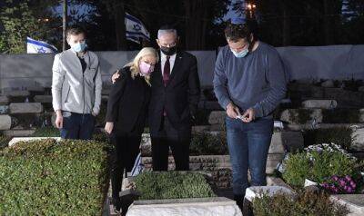 Биньямин Нетаньяху - «В этот тяжелый вечер мы чувствуем себя окруженными любовью и признательностью тех, кто чтит память павших» - 7kanal.co.il - Израиль - Сирия - Франция - Уганда