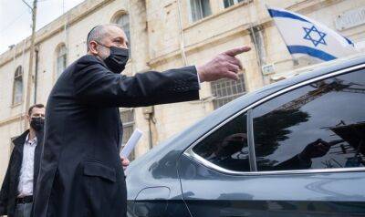 Арье Дери - Полиция предотвратила причинение вреда председателю ШАС после того, как возле синагоги в Иерусалиме его обступили экстремисты - 7kanal.co.il - Израиль - Иерусалим
