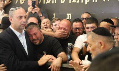 Яир Ревиво - Бен Ифтах - Мэр Лода Яир Ревиво на похоронах Орена Бен Ифтаха: “Когда вы не убиваете ХАМАС, ХАМАС убивает вас” - 7kanal.co.il - Израиль - Лода