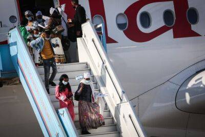 Более 180 эфиопов приземляются в Израиле после возобновления репатриационных рейсов - cursorinfo.co.il - Израиль - Эфиопия