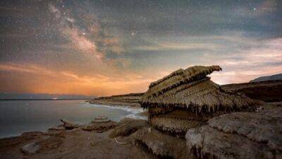 Рои Леви - Завораживающие кадры Мертвого моря всемирно известного фотографа выставлены рядом с морем - vesty.co.il - Израиль - Сша - Токио
