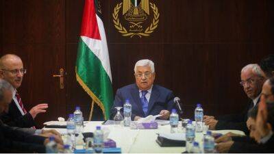 Махмуд Аббас - Хусейн Аль-Шейх - «Если вам что-нибудь понадобится, абсолютно все, что угодно в Палестине, он - ваш помощник. Его активно ненавидят палестинцы, но по этой причине он также очень и очень нужен» - 7kanal.co.il - Израиль - Палестина - Президент - Ваш