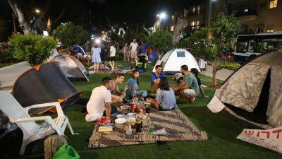 Израиль - Десятки людей установили палатки на бульваре Ротшильда, возобновив протесты против высоких цен на жилье - 7kanal.co.il - Израиль - Тель-Авив - Тель-Авив