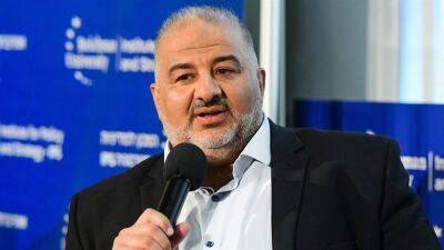 Мансур Аббас - Председателю партии РААМ Мансуру Аббасу пришлось выслушать нелицеприятное о себе. В исламском суде наказанием за такое является смертная казнь - 7kanal.co.il - Израиль - Яффо