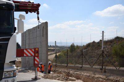Беня Ганц - Израиль - Осторожно, ремонт: Израиль меняет старый дырявый забор на 9-метровую стену - 9tv.co.il - Израиль - Палестина - Тель-Авив