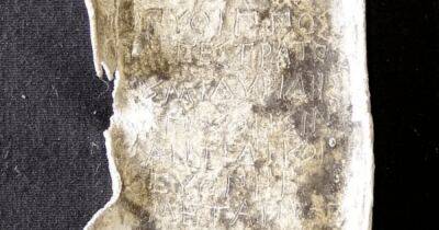В Афинах археологи нашли 2500-летний колодец с проклятиями (фото) - focus.ua - Украина - Греция - Афины