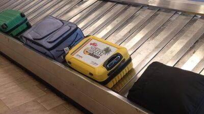 На ленте багажа в Бен-Гурионе обнаружили 15 забытых чемоданов, а министр снялся в плавках - vesty.co.il - Израиль - Тель-Авив - Лондон - Амстердам