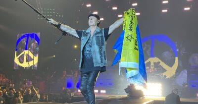 Лидер Scorpions поднял флаг Украины на концерте группы в Тель-Авиве (видео) - focus.ua - Израиль - Москва - Тель-Авив - Германия - Украина - Видео