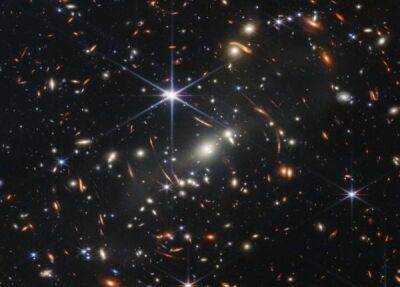 Увидеть гравитацию своими глазами: Байден показал миру первое фото, сделанное телескопом NASA «Джеймс Уэбб» - fokus-vnimaniya.com - Президент