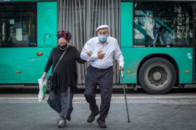 Израильтяне старше 75 лет получат право на бесплатный проезд в поездах и автобусах - nashe.orbita.co.il - Израиль