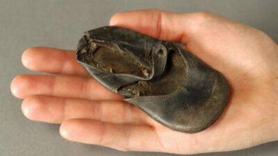 Как сохранить историческую память: гора детской обуви погибших в Освенциме разрушается - vesty.co.il - Израиль