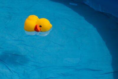 2-летний ребенок захлебнулся в домашнем бассейне в Кфар-Шмарьяху - news.israelinfo.co.il - Израиль - Кфар