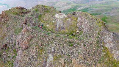 На вершине горы в Турции обнаружена урартская крепость (Фото) - lenta.ua - Украина - Турция - Фото - Фото