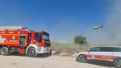 Пожар в центре Израиля: 1100 подростков эвакуировали из леса возле Рамле - vesty.co.il - Израиль - Кармей-Йосеф - Из
