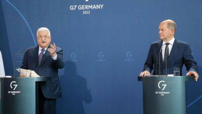 Махмуд Аббас - Олафа Шольца - Канцлер Германии осудил высказывание лидера Палестины Аббаса о "50 Холокостах" - unn.com.ua - Израиль - Палестина - Германия - Украина - Киев - Берлин