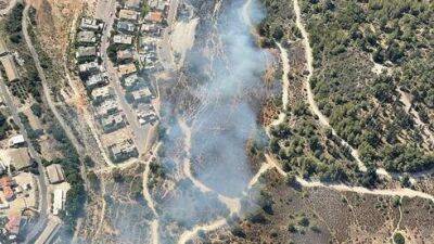 Крупный пожар в лесу возле Бейт-Шемеша: эвакуированы жильцы поселка Тром - vesty.co.il - Израиль