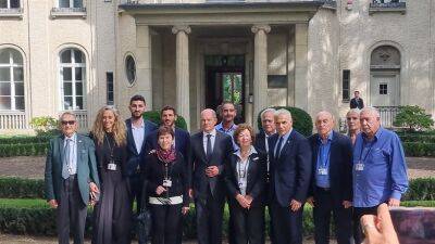 Яир Лапид - Олафом Шольцом - Премьер-министр Лапид встретил делегацию выживших вместе с канцлером Германии на вилле, где 80 лет назад было запущено «Окончательное решение» - 7kanal.co.il - Израиль - Германия - Украина