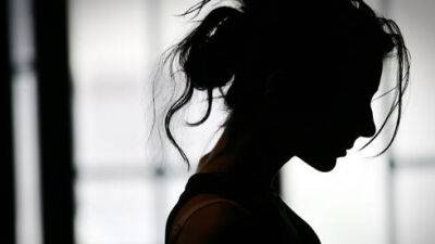 Учительница подвергала девочку сексуальным издевательствам: пойдет ли она под суд - vesty.co.il - Израиль - Иерусалим