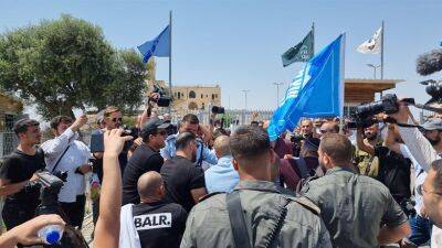 Итамар Бен-Гвир - Полиция попыталась разделить и изолировать арабских бунтовщиков и правых активистов в ходе стычек у гробницы пророка Шмуэля - 7kanal.co.il - Израиль - Палестина - Иерусалим
