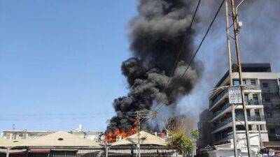 Крупный пожар на рынке "Кармель" в Тель-Авиве: дым виден за километры - vesty.co.il - Израиль - Тель-Авив