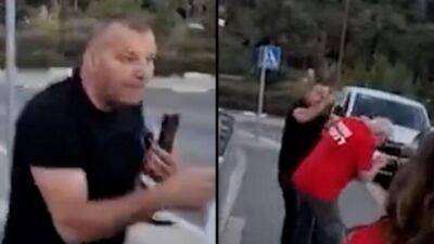 Биньямин Нетаниягу - Видео: активист Ликуда напал на участника акции протеста с кулаками - vesty.co.il - Израиль - Иерусалим - Германия