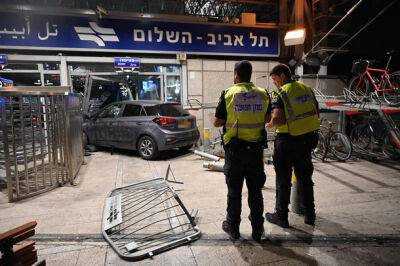 70-летняя водительница въехала в ворота железнодорожной станции в центре Тель-Авива - nashe.orbita.co.il - Тель-Авив