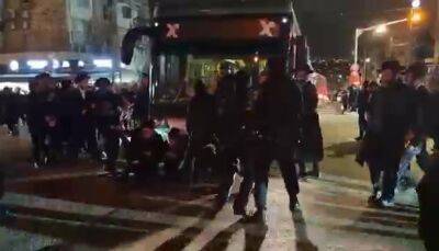 Иерусалим: сотни ультраортодоксов устраивают беспорядки и стычки с полицией - 9tv.co.il - Тель-Авив - Иерусалим