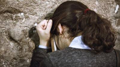 Законопроект ШАС: полгода тюрьмы за появление в мини-юбке у Стены плача - vesty.co.il - Израиль - Иерусалим