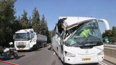 Автобус с 10-летними детьми столкнулся с грузовиком возле Латруна: много пострадавших - vesty.co.il - Израиль - Иерусалим