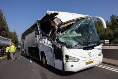 Авария на шоссе №1. Грузовик врезался в автобус с детьми - nashe.orbita.co.il - Израиль - Иерусалим