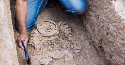 На его шее, руках и ногах железные кольца: исследователи обнаружили останки византийского монаха - focus.ua - Израиль - Украина