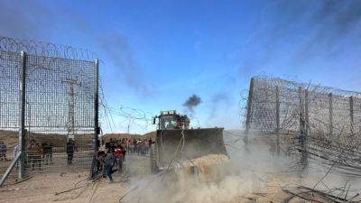 Даниэль Хагари - Израильская армия восстановила контроль над границей с сектором Газа - svoboda.org - Израиль - Россия - Сша - Таиланд - Аргентина - Газа - Над