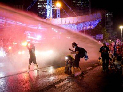 Столкновения между демонстрантами и полицией на улице Каплан в Тель-Авиве - newsru.co.il