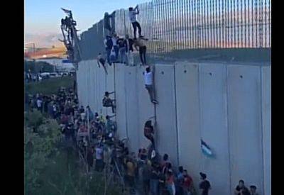 День гнева: сотни ливанцев лезут на стену между Ливаном и Израилем - mignews.net - Израиль - Ливан