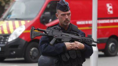 Эммануэль Макрон - Во Франции введен уровень безопасность "угроза теракта" - ru.euronews.com - Россия - Франция - Президент