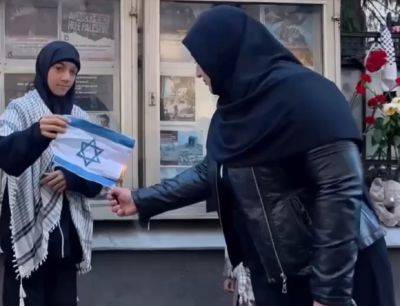 В Москве арабка со своими детьми беспрепятственно сожгла флаг Израиля - mignews.net - Израиль - Москва