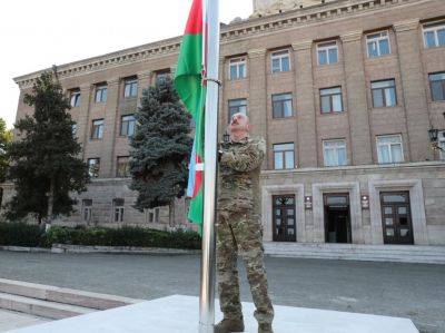 Ильхам Алиев - Алиев - Президент Ильхам Алиев поднял Государственный флаг Азербайджанской Республики в городе Ханкенди и выступил с речью (ВИДЕОТРАНСЛЯЦИЯ) (ФОТО) - trend.az - Азербайджан - Президент - Ханкенди