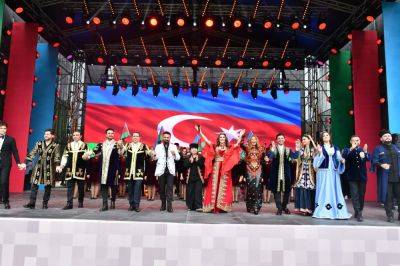 Ильхам Алиев - Первый День города Физули отметили грандиозным торжеством – концерты, экспозиции, спектакли, национальная кухня, салют (ФОТО) - trend.az - Азербайджан - Президент - район Шушинский