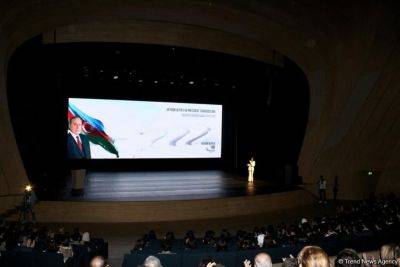 Гейдар Алиев - Эмин Амруллаев - Малейка Аббасзаде - Алиев - В Центре Гейдара Алиева проходит мероприятие "Гейдар Алиев и Президентские стипендиаты: стратегия, направленная на будущее" - trend.az - Азербайджан