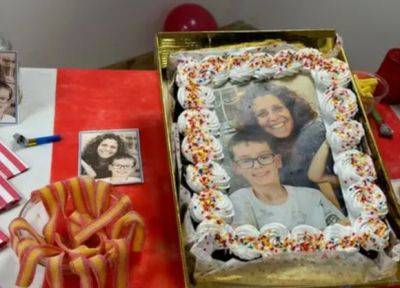 В Бней-Браке отмечают День рождения мальчика, находящегося в плену ХАМАСа - mignews.net