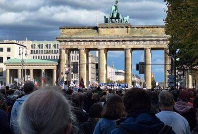 Штайнмайер Франк-Вальтер - Олаф Шольц - Тысячи людей пришли на произраильский митинг у Бранденбургских ворот в Берлине - mignews.net - Израиль - Германия - Берлин - Президент
