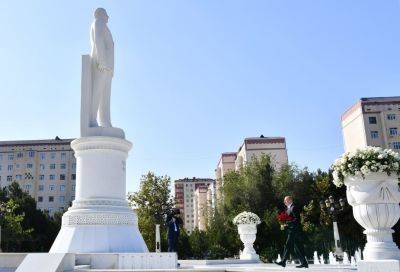 Ильхам Алиев - Гейдар Алиев - Президент Ильхам Алиев - Алиев - Президент Ильхам Алиев посетил памятник великому лидеру Гейдару Алиеву в городе Сумгайыт (ФОТО) - trend.az - Азербайджан - Президент - Сумгайыт