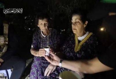 Видео момента освобождения двух пожилых заложниц в Газе - mignews.net - Видео