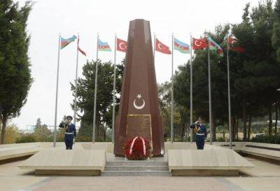 Мустафа Кемаль - По случаю 100-летия Турецкой Республики были посещены монумент в честь турецких воинов и Аллея шехидов - trend.az - Турция - Азербайджан - Президент