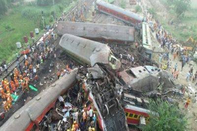 В Индии столкнулись два поезда: 11 человек погибли на месте - mignews.net - Индия