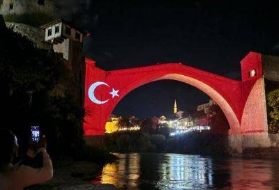 Исторический Старый мост в Боснии и Герцеговине окрасился в цвета турецкого флага - trend.az - Турция - Босния и Герцеговина - Османская Империя