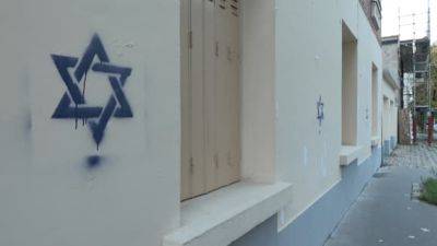 Еврейские погромы - в Париже на домах евреев рисуют звезды Давида - фото - apostrophe.ua - Израиль - Украина - Франция - Париж - Махачкала - Хамас