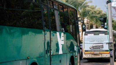 Пассажир ударил ножом водителя автобуса "Эгеда" в Петах-Тикве - vesty.co.il - Израиль - Хайфы