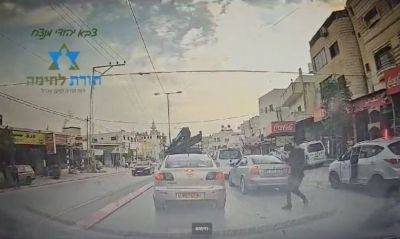 Видео теракта в Хаваре: араб в упор расстрелял израильский автомобиль - 9tv.co.il - Израиль - Видео