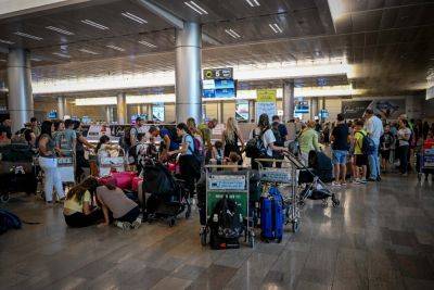 Аэропорты Израиля продолжают работать, но многие рейсы отменены - news.israelinfo.co.il - Израиль - Турция - Стамбул - Анкара - Будапешт - Греция - Варшава - Амстердам